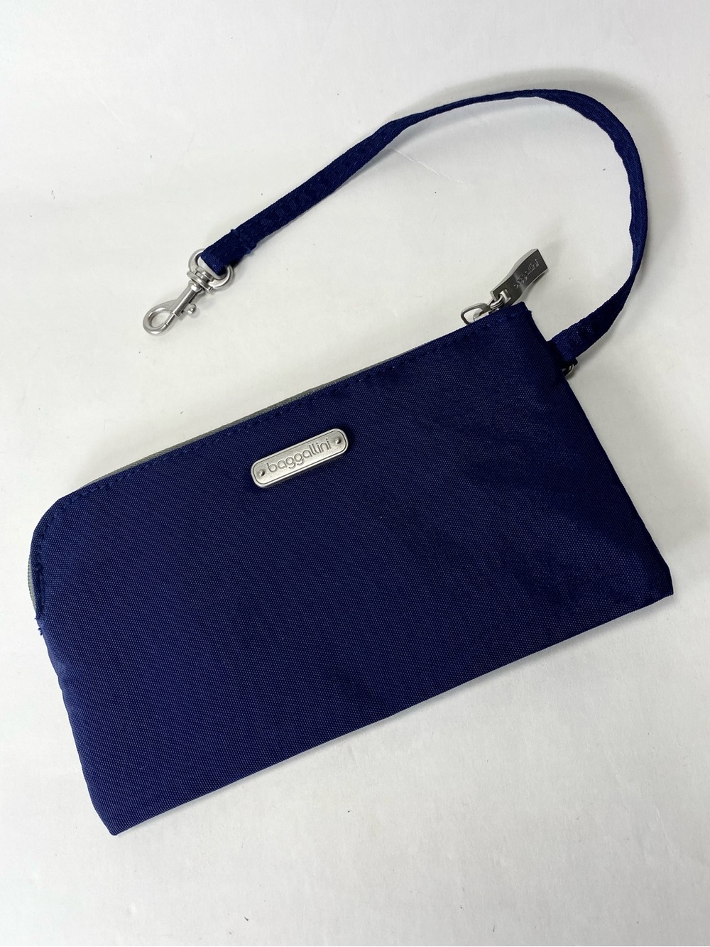 Baggallini Deep Purple Light Blue Wristlet with Strap - Picture 1 of 12